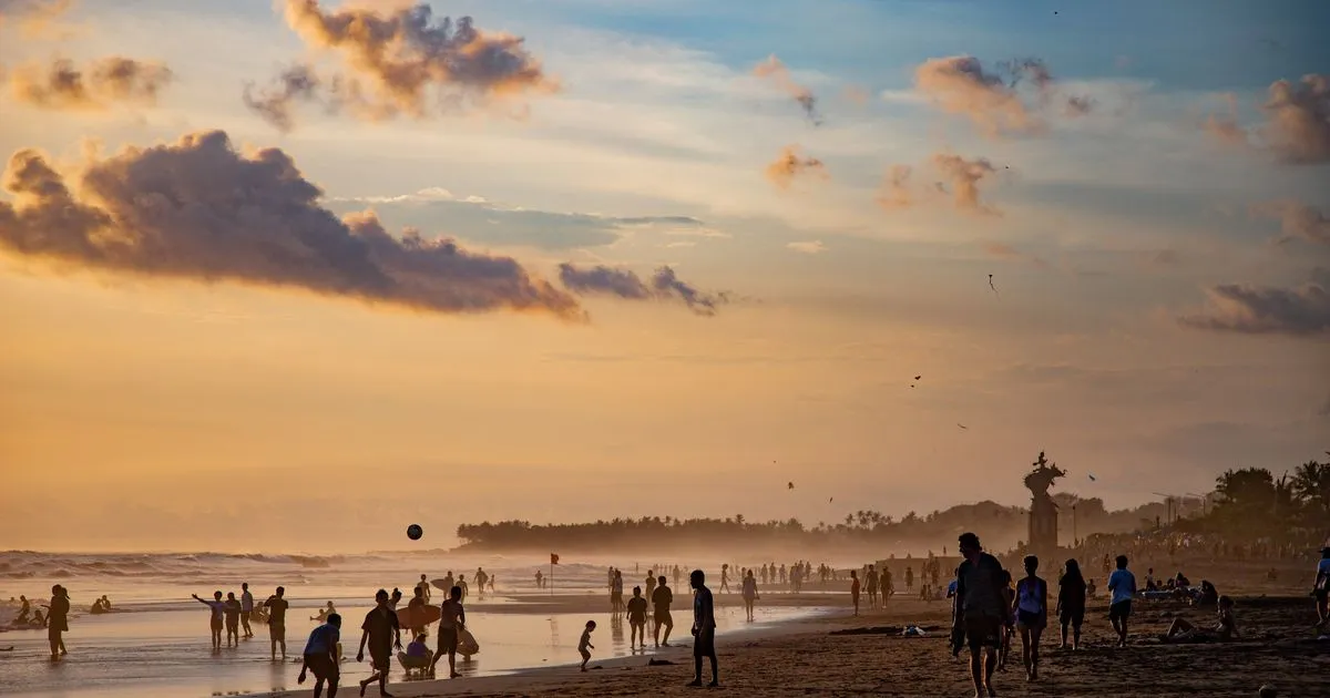 People enjoying sunset at Canggu Beach Bali – destination for digital nomads and expats visiting money changers in Berawa Batu Bolong and Pererenan